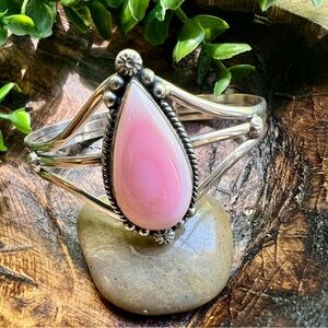 925 Sterling Silver & Pink Conch Teardrop Cuff/Bracelet Size 7 | Southwestern